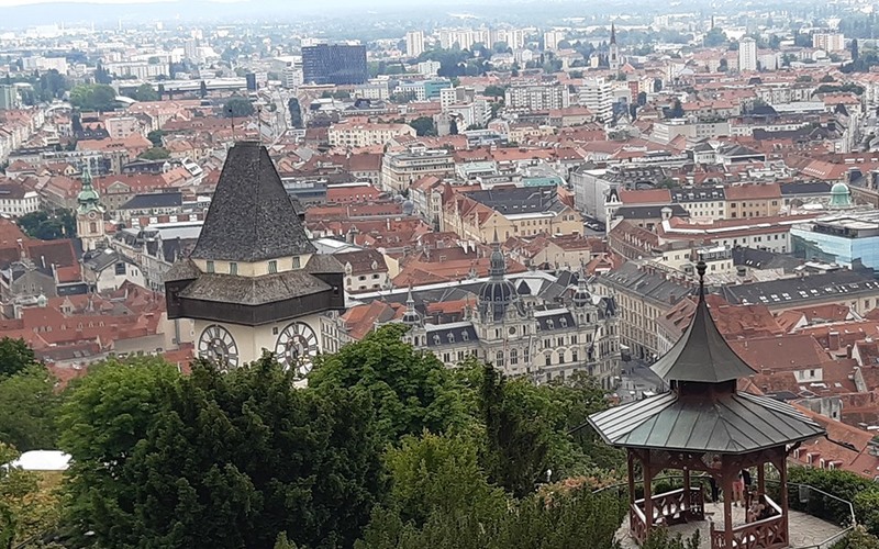 Mesto Graz - zámok Eggenberg - jaskyňa Lurgotte - hrad Rabenstein
