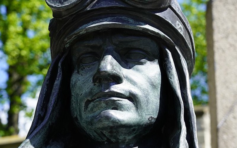 Slovensko - Mohyla na Bradle, Brezová pod Bradlom, Košariská-rodný dom M.R.Štefánika 20,- €