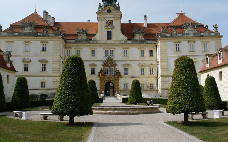 Čechy - Zámok Holíč - rod Habsburgovcov + zámok Valtice - rod Liechtenstein 23,- €