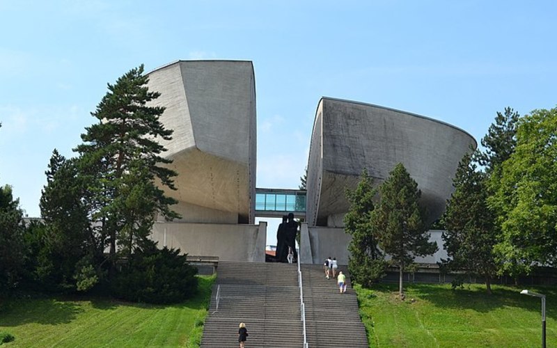 Slovensko - Banská Bystrica + Drevený kostolík v Hronseku 25,- €