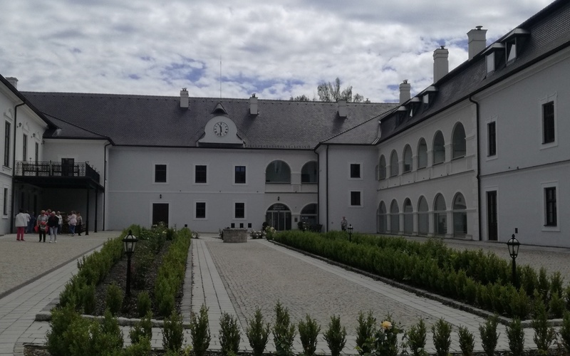 Slovensko - Kaštieľ Oponice + Nitra - mesto + hrad 22,- €